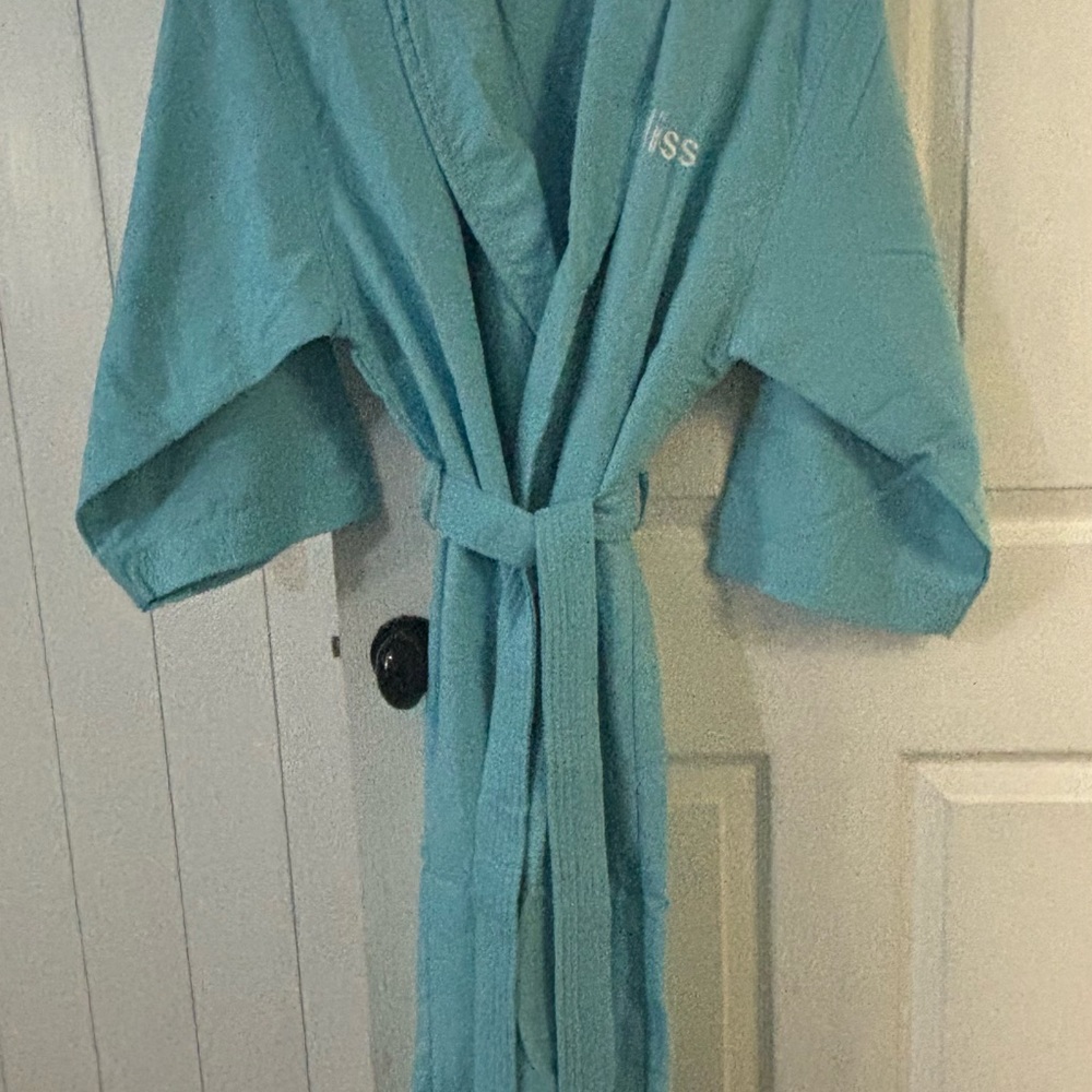 light aqua blue spa robe from Bliss